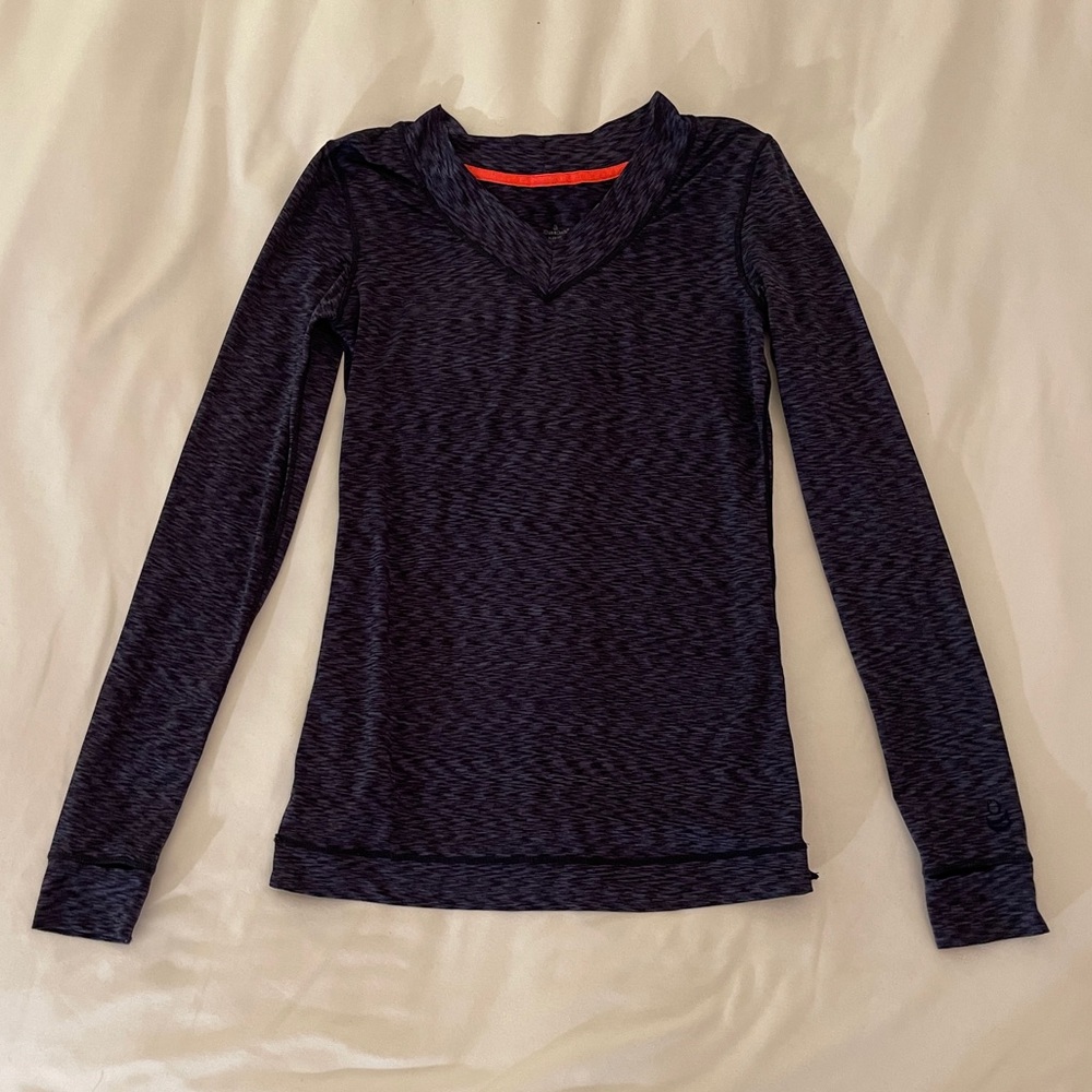 LONG SLEEVE V NECK WORKOUT SHIRT